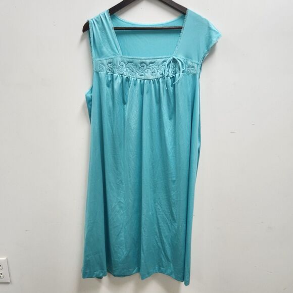 Vtg Vanity Fair Feminine Flowy Flirty Womens Nightgown Size  L Embroidered - Picture 1 of 11